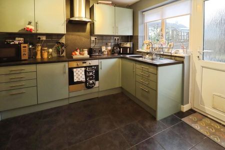 3 bedroom terraced house to rent - Photo 4