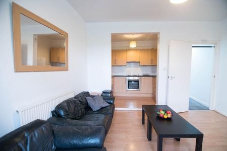 2 bedroom flat to rent - Photo 2