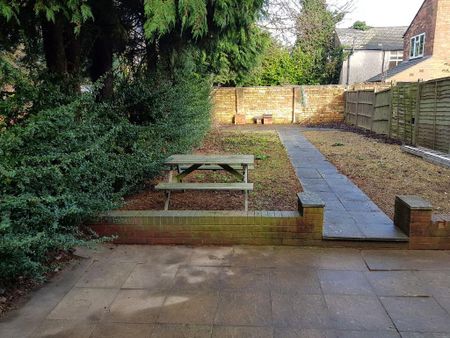 3 bedroom flat to rent - Photo 2