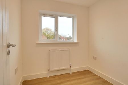 3 bedroom semi-detached house to rent - Photo 4