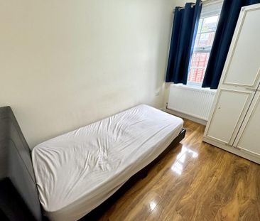 4 bedroom terraced house to rent - Photo 1