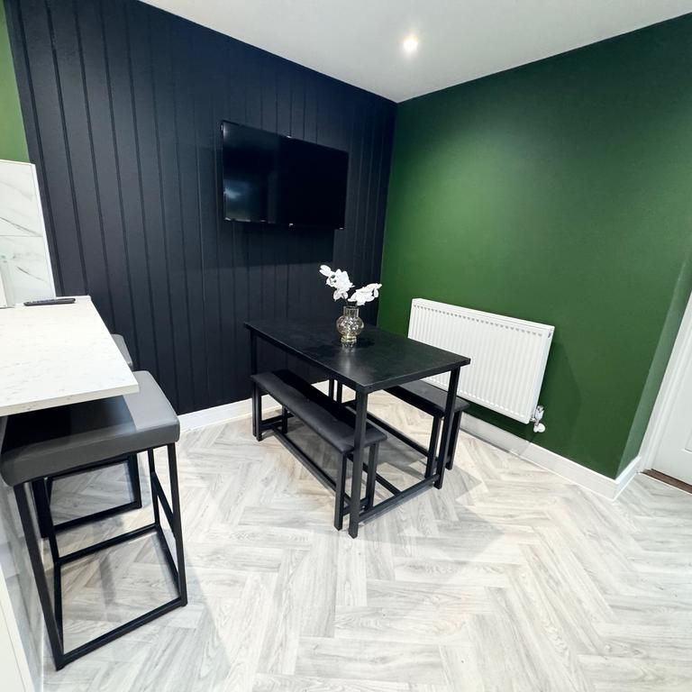 1 bedroom in a house share to rent - Photo 1