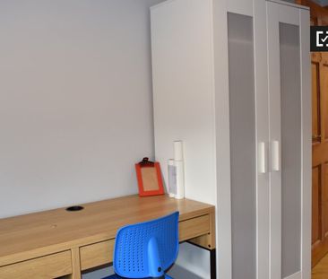 Room for rent in 4-bedroom apartment in Glasnevin, Dublin - Photo 4