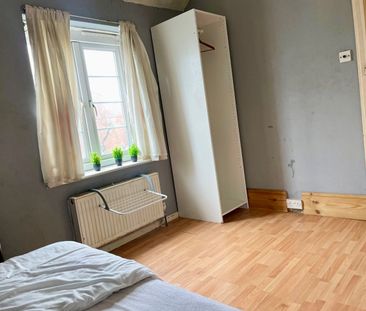 Room in a Shared House, Weir Hall Road, N18 - Photo 3