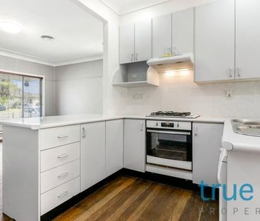 OVERSIZED, PRACTICAL AND PERFECTLY LOCATED - Photo 3