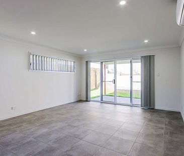 Low Maintenance & Modern Family Home - Photo 6