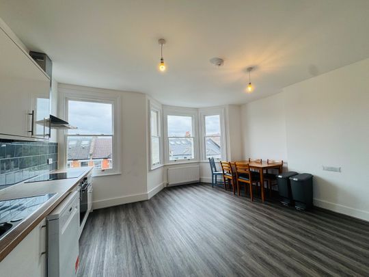 4 Bed Maisonette, Bracewell Road, W10 - Photo 1