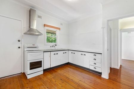 9 Henry Street, Guildford NSW 2161 - House For Rent | Domain - Photo 2