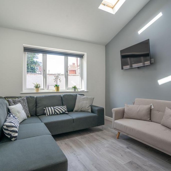 8 bedroom house to rent - Photo 1