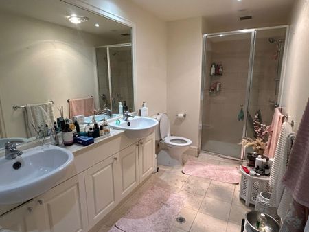 Port Melbourne - Photo 2