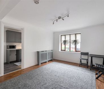 Roundhouse Court, Lymington, Hampshire, SO41 flat to rent - Photo 6