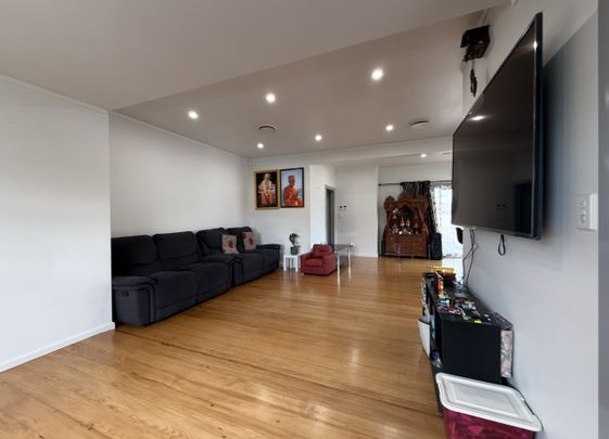 Warm & Spacious Family Home in a Fantastic Location - Photo 1