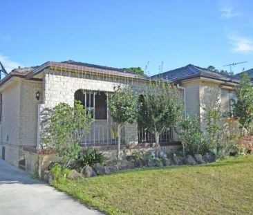 “Well-Presented Home in a Convenient Location!” - Photo 2