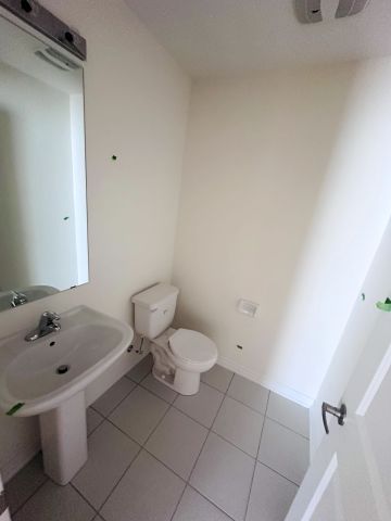 For Lease - 33 Drainie Street, Vaughan, Ontario - Photo 4