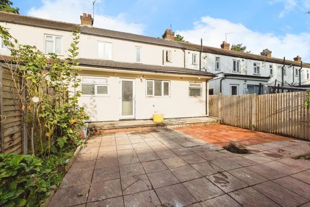4 Bed Terraced House, Reynolds Avenue, E12 - Photo 1