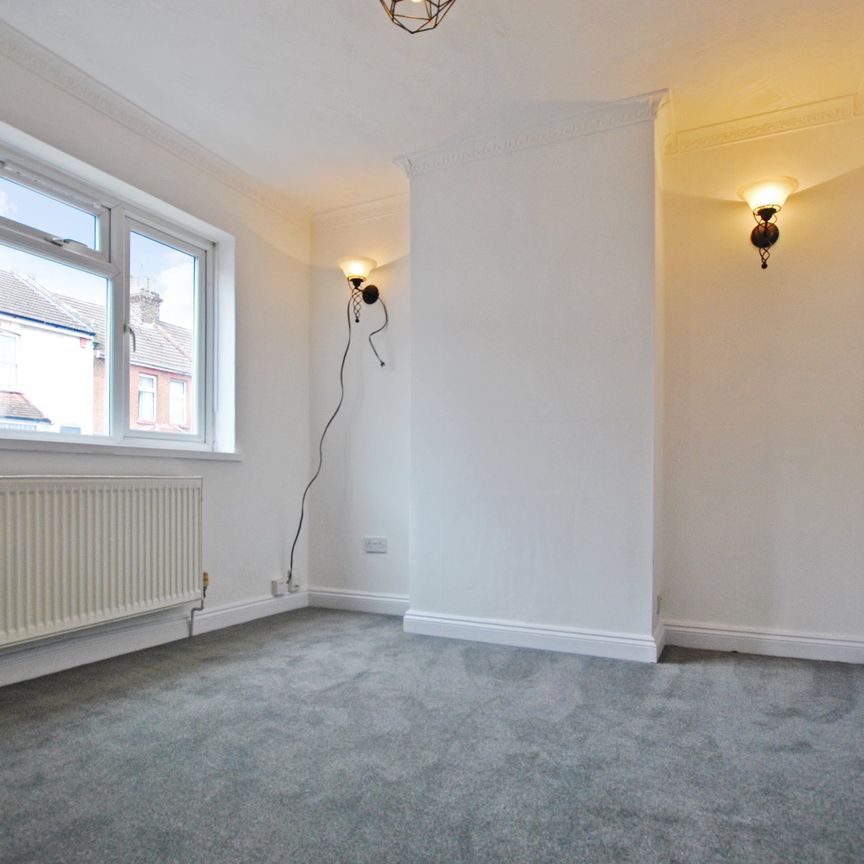 Shakespeare Road, Gillingham, London - Photo 1