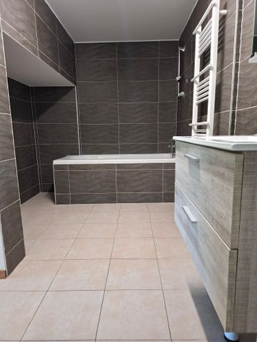 Appartement 3 pièces lumineux au rez-de-chaussée à Le Locle - Foto 2