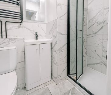 Studio Flat, Peacehaven, W3 - Photo 1