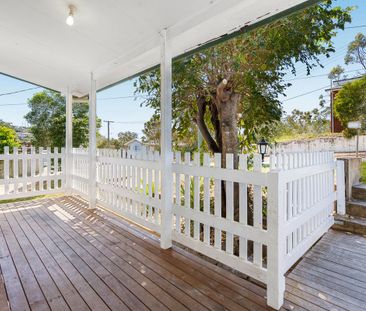 Beautifully Presented Home - Photo 6