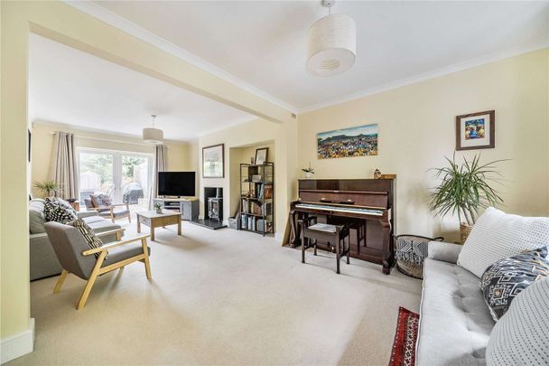 A deceptively spacious family home in a popular residential setting. - Photo 1