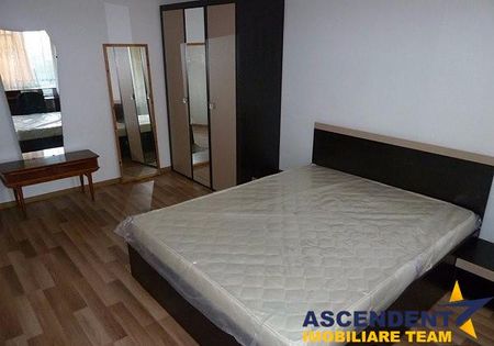 Apartament cu 3 camere,zona Cornisa - Fotografie 2