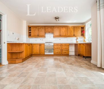 3 bedroom town house to rent Beaufort Court, Cirencester - Photo 3