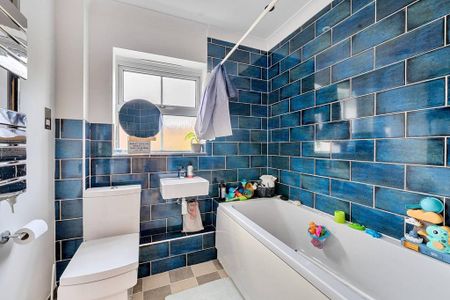 3 bedroom flat to rent - Photo 4