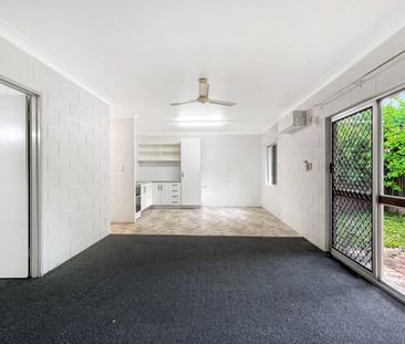 Fully Air Conditioned & large Courtyard - Photo 1