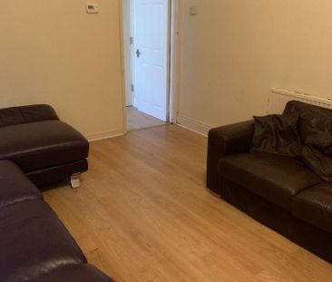 5 bedroom semi-detached house to rent - Photo 3