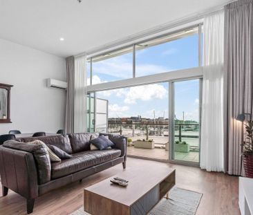 Harbour Views & City Vibes! - Photo 5