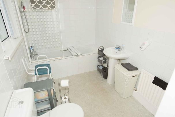 25 Downshire Place, Belfast, Holywood, BT18 9LX - Photo 1