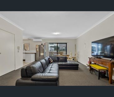 Spacious 2 Bedroom Unit with Courtyard - Photo 1