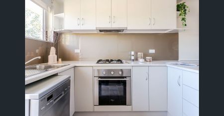 Well maintained property, tucked within the highly sought-after suburb of Cumberland Park - Photo 2