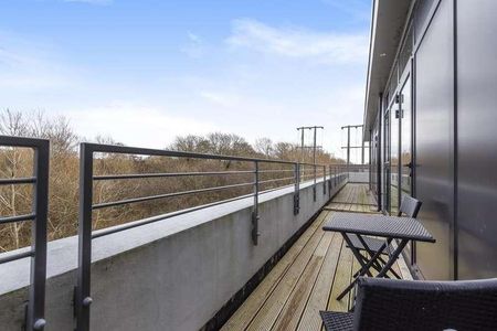 Overbridge Square, Newbury, RG14 - Photo 3