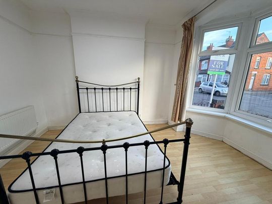 4 bedroom terraced house to rent - Photo 1