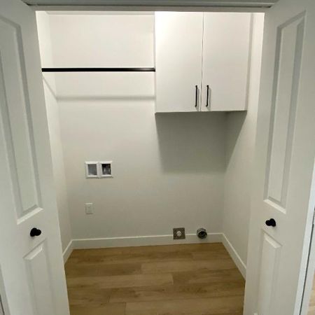*Magnifique 5 1/2 et 4 1/2 + complétement neuf et moderne* - Photo 3