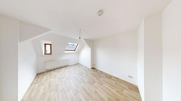 2-Raum-Dachgeschosswohnung mit Tageslichtbad - Foto 1