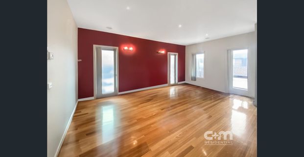 WELL PRESENTED HOME! - Photo 1