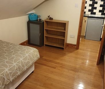 Studio Flat, Colville Road, E11 - Photo 3