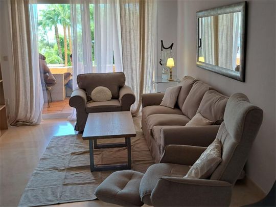 Piso de alquiler en Urbanización Villa Parra, 115b, Las Lomas de Río Verde - Photo 1