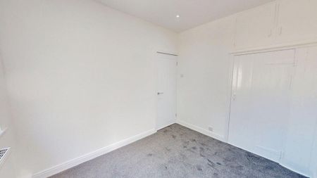 2 bedroom end of terrace house to rent - Photo 4