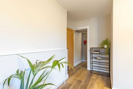 Room 5 - Photo 2