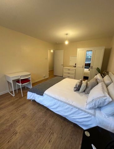 Room in a Shared House, Dunsterville Way, SE1 - Photo 3