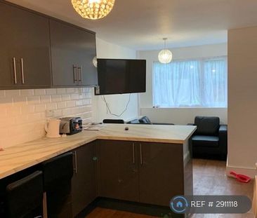 1 bedroom in a house share to rent - Photo 4