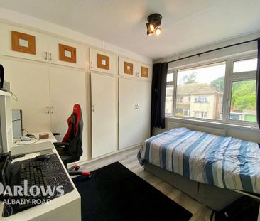 4 bedroom semi-detached house to rent - Photo 4