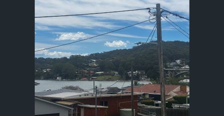 HUGE Family Home. - Photo 3