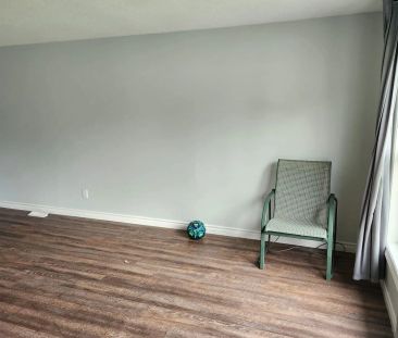 Detached Home For Lease | X8490114 - Photo 2