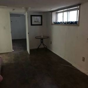 Spacious, bright 2 bedroom for December 1st - Photo 2