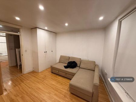 3 bedroom flat to rent - Photo 2