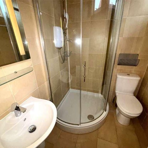 Lambton Road, London, SW20 - Photo 1